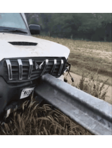 बैतूल-इंदौर हाईवे पर स्कॉर्पियो रेलिंग से टकराई, आर पार चीर दिया डिवाइडर ,तीन लोग घायल